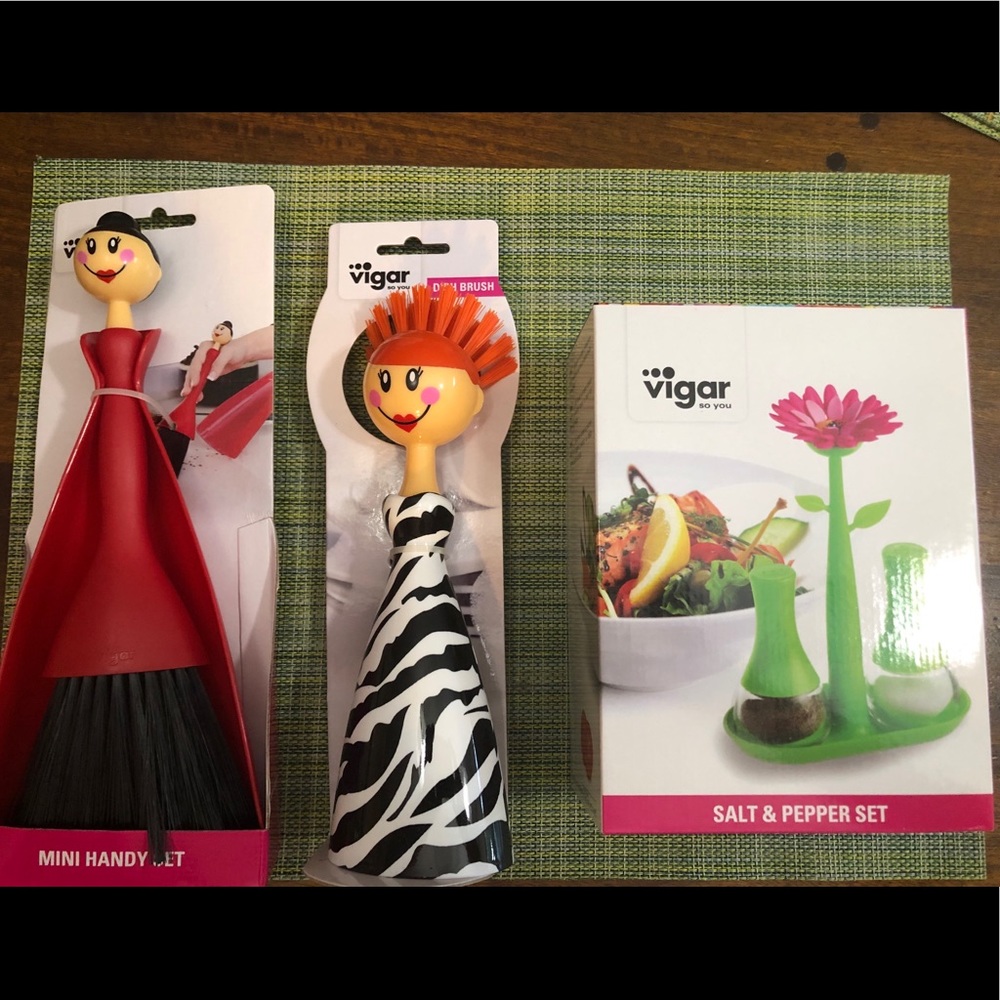 Vigar S and P Set, Dish Brush & Crumb collector